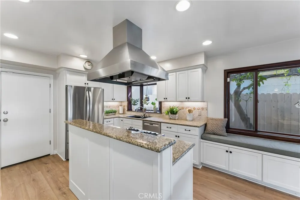 5365 Elvira Road Woodland Hills, CA 91364