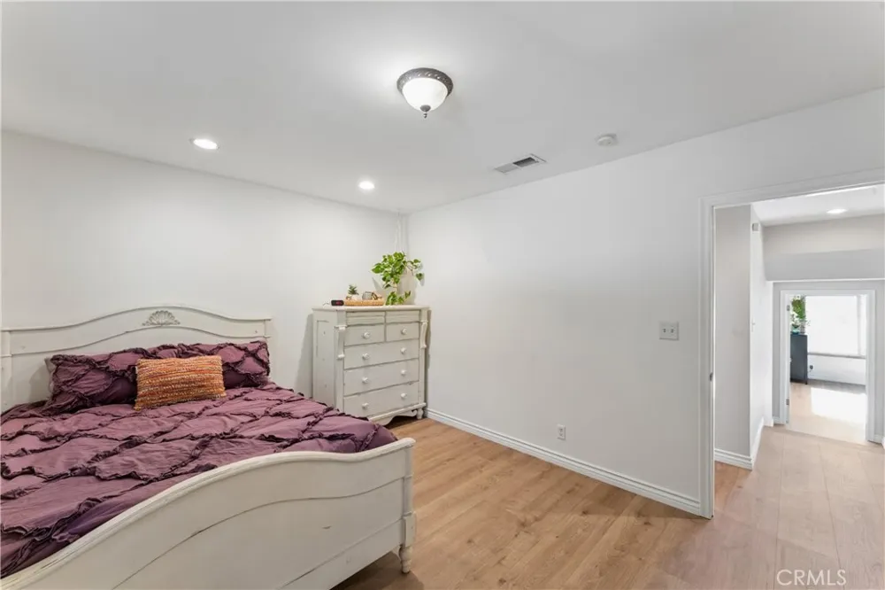 5365 Elvira Road Woodland Hills, CA 91364
