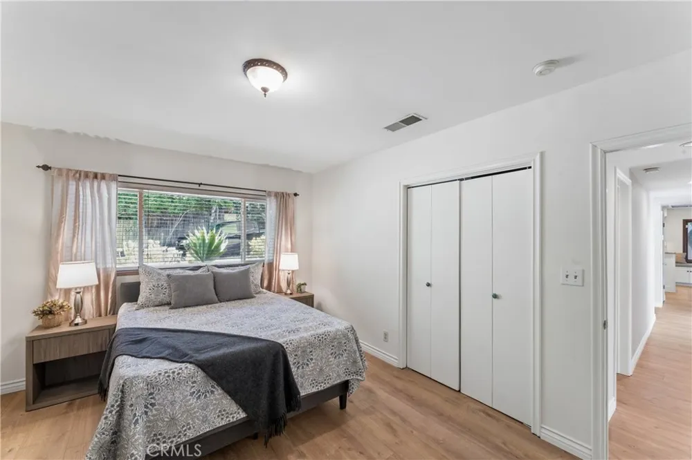 5365 Elvira Road Woodland Hills, CA 91364