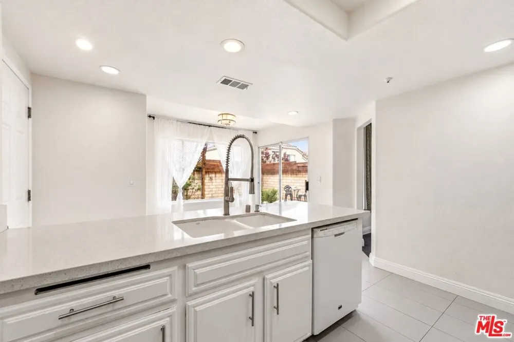 126 Bloom Drive Claremont, CA 91711