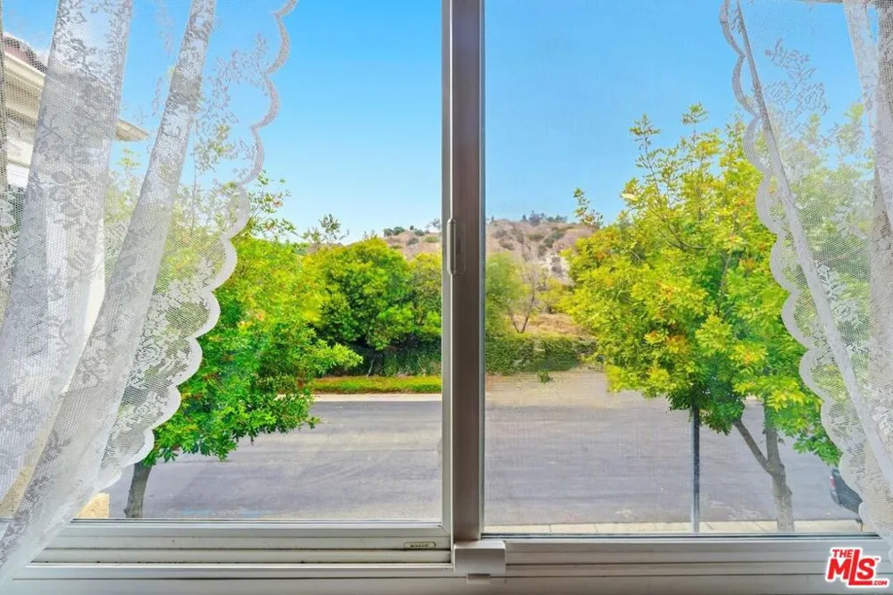 126 Bloom Drive Claremont, CA 91711