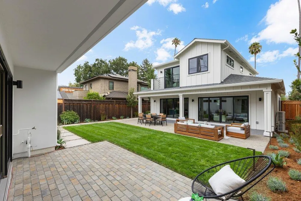 562 Palm Avenue Los Altos, CA 94022