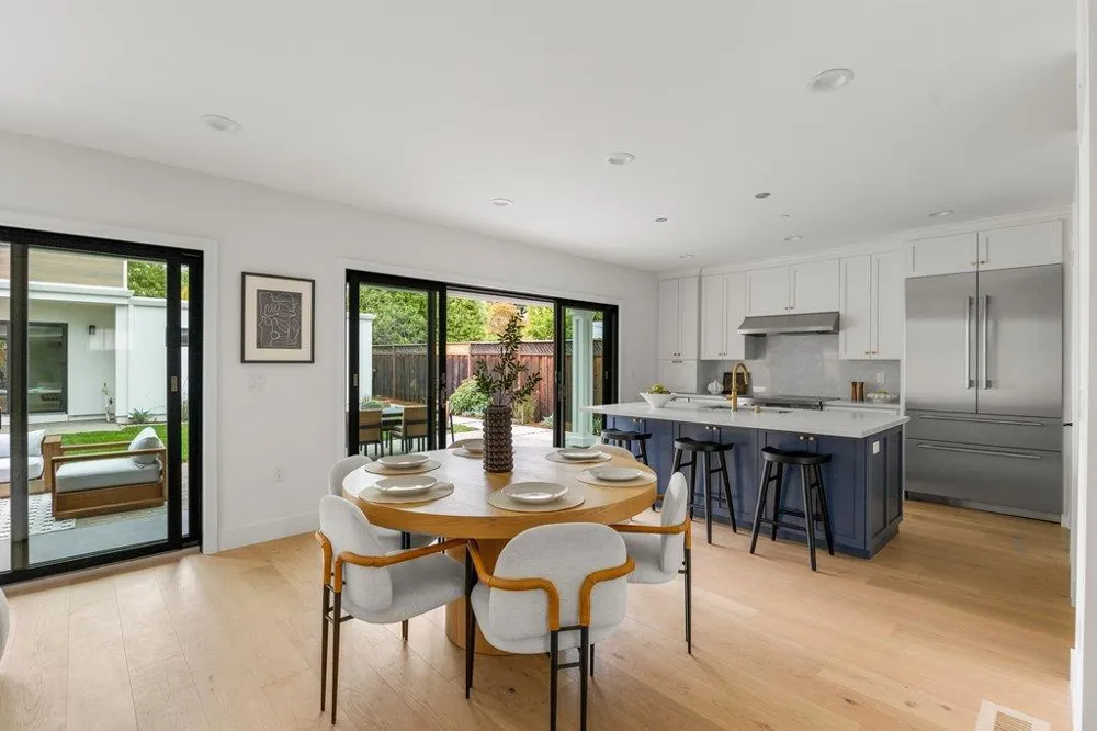 562 Palm Avenue Los Altos, CA 94022