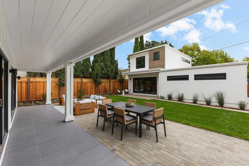 562 Palm Avenue Los Altos, CA 94022