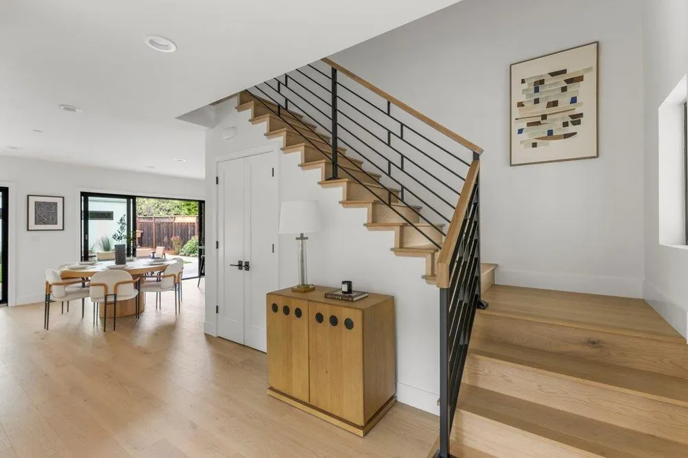 562 Palm Avenue Los Altos, CA 94022