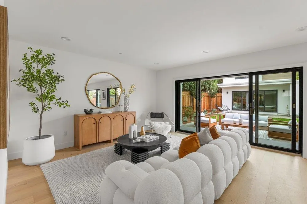 562 Palm Avenue Los Altos, CA 94022