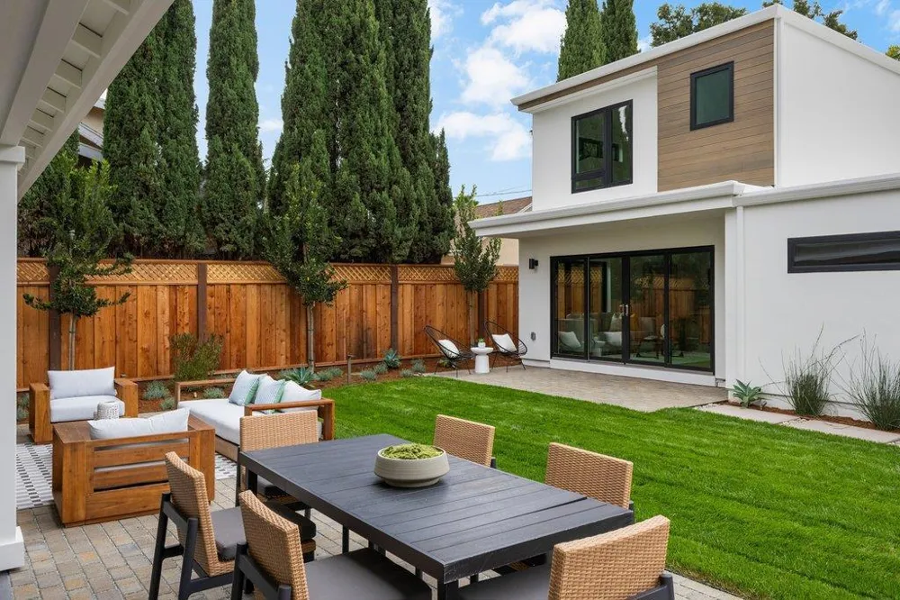 562 Palm Avenue Los Altos, CA 94022