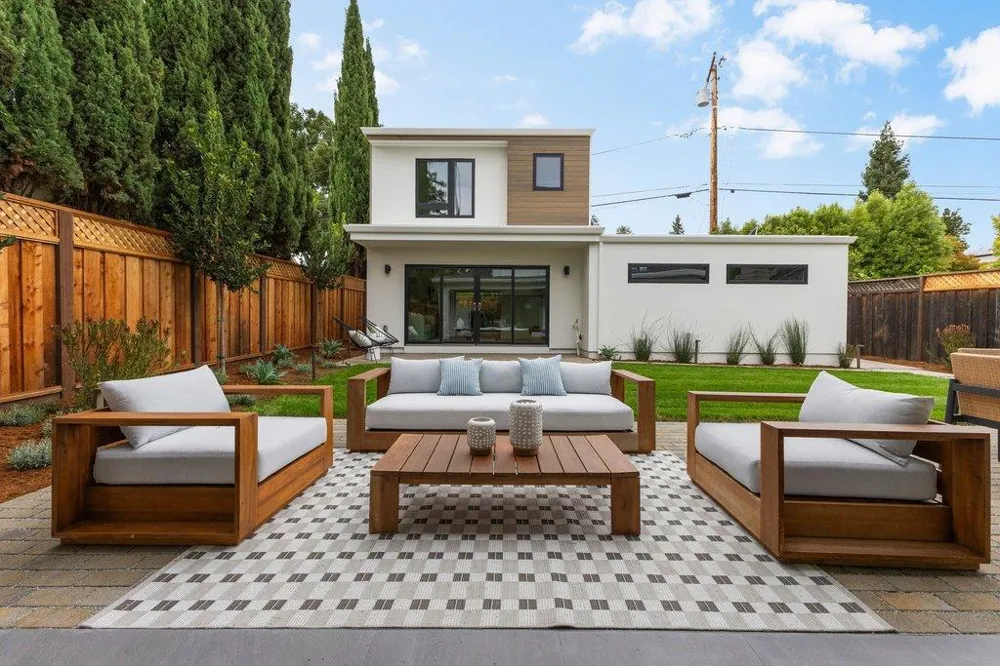 562 Palm Avenue Los Altos, CA 94022