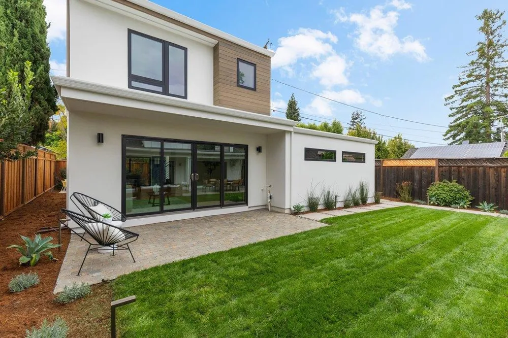 562 Palm Avenue Los Altos, CA 94022
