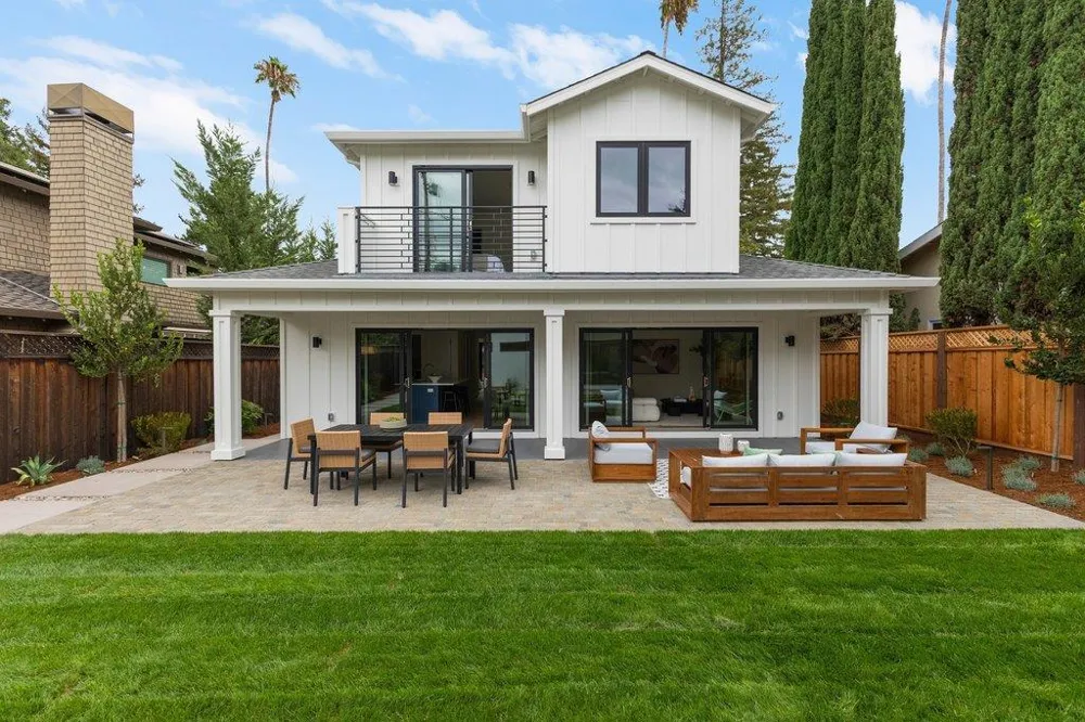 562 Palm Avenue Los Altos, CA 94022