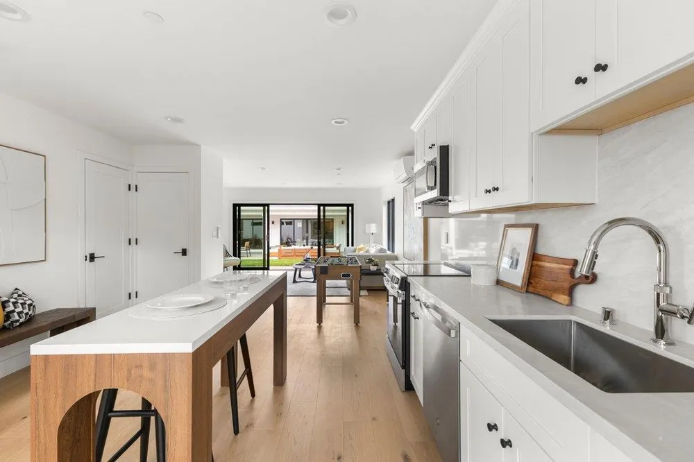562 Palm Avenue Los Altos, CA 94022