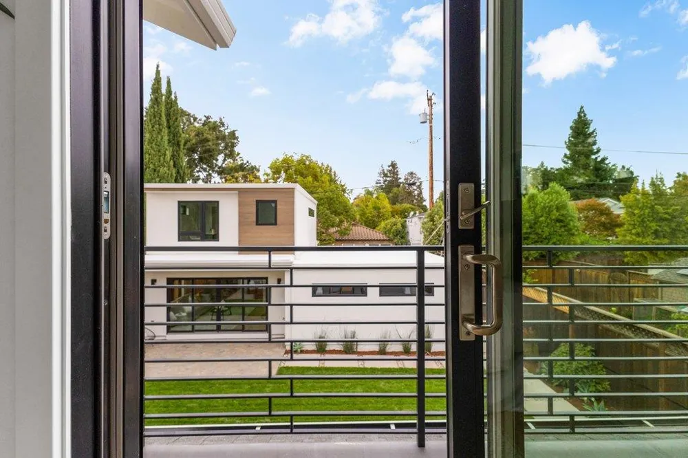 562 Palm Avenue Los Altos, CA 94022
