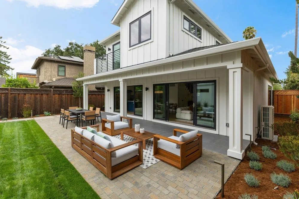 562 Palm Avenue Los Altos, CA 94022