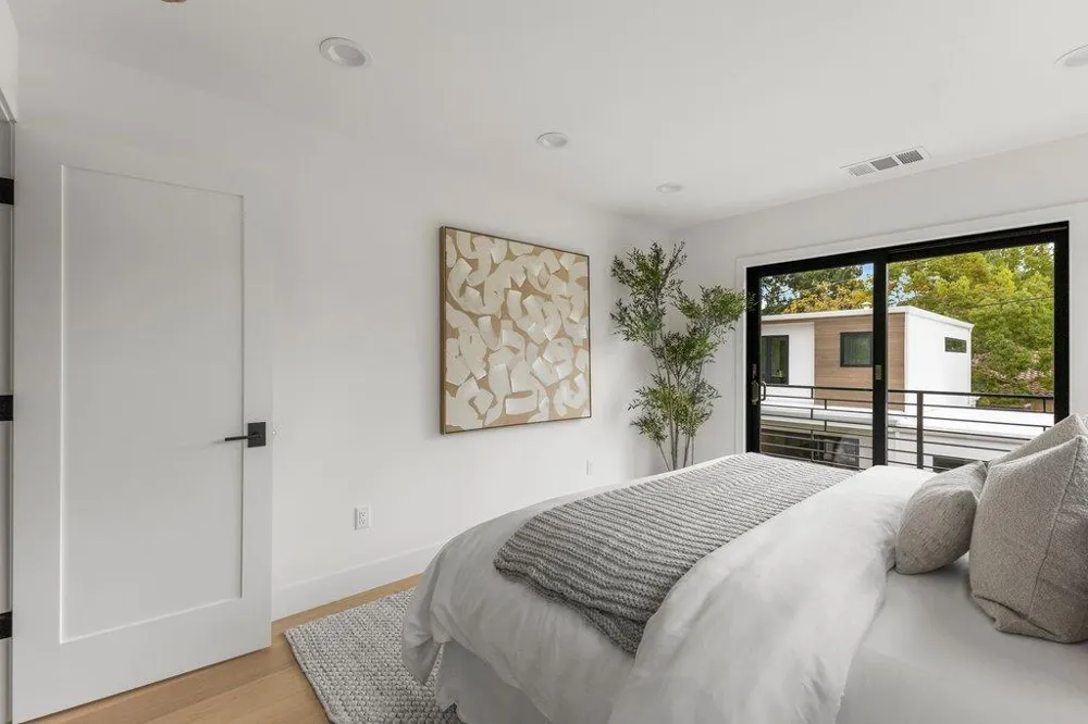 562 Palm Avenue Los Altos, CA 94022