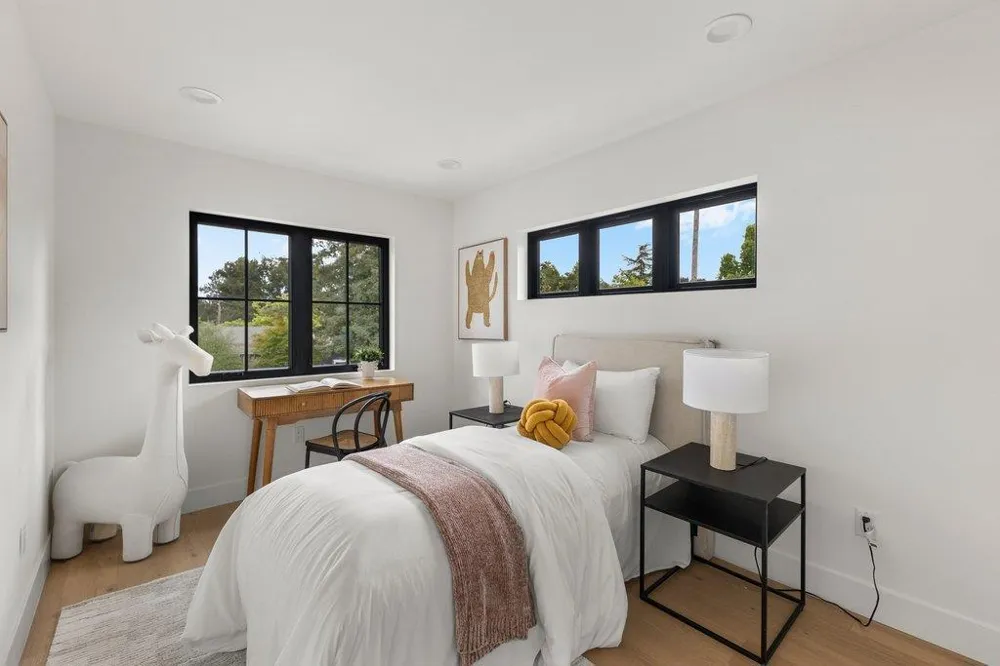 562 Palm Avenue Los Altos, CA 94022