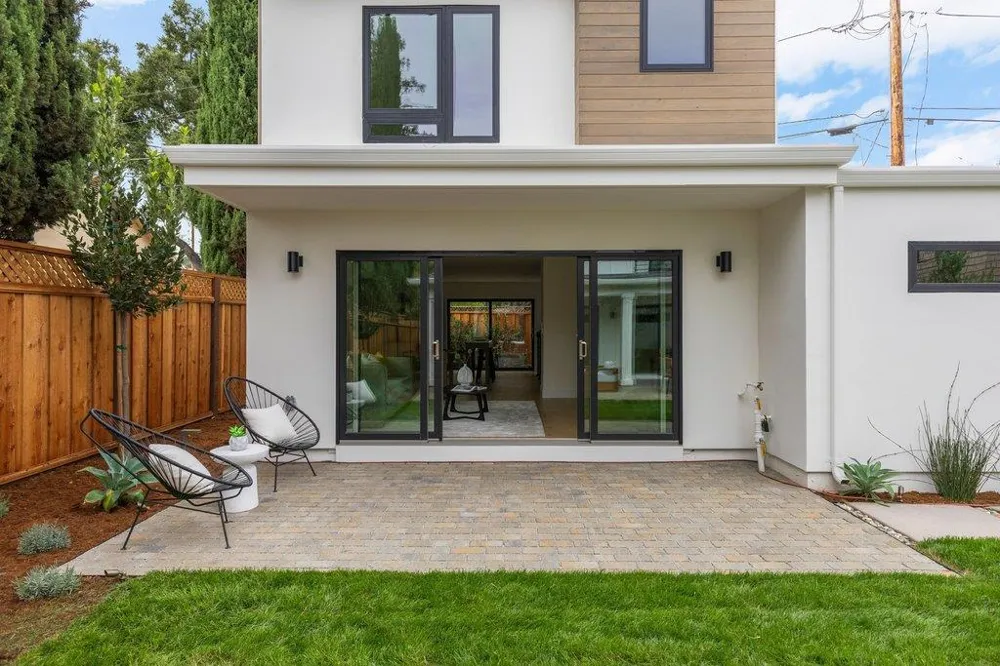 562 Palm Avenue Los Altos, CA 94022