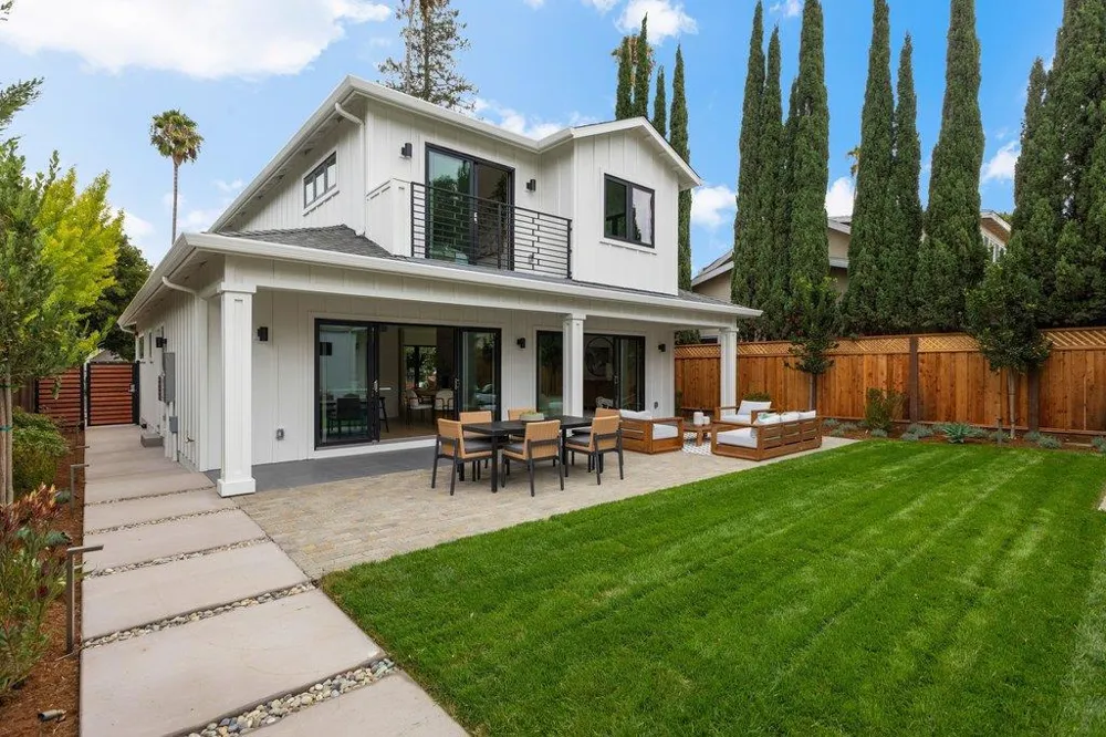 562 Palm Avenue Los Altos, CA 94022