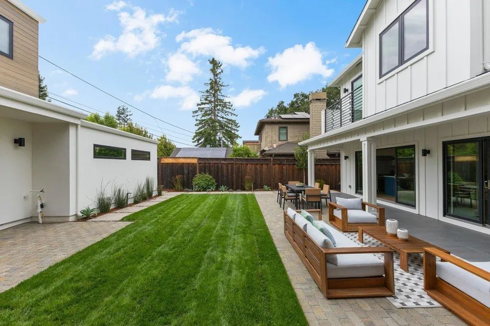 562 Palm Avenue Los Altos, CA 94022