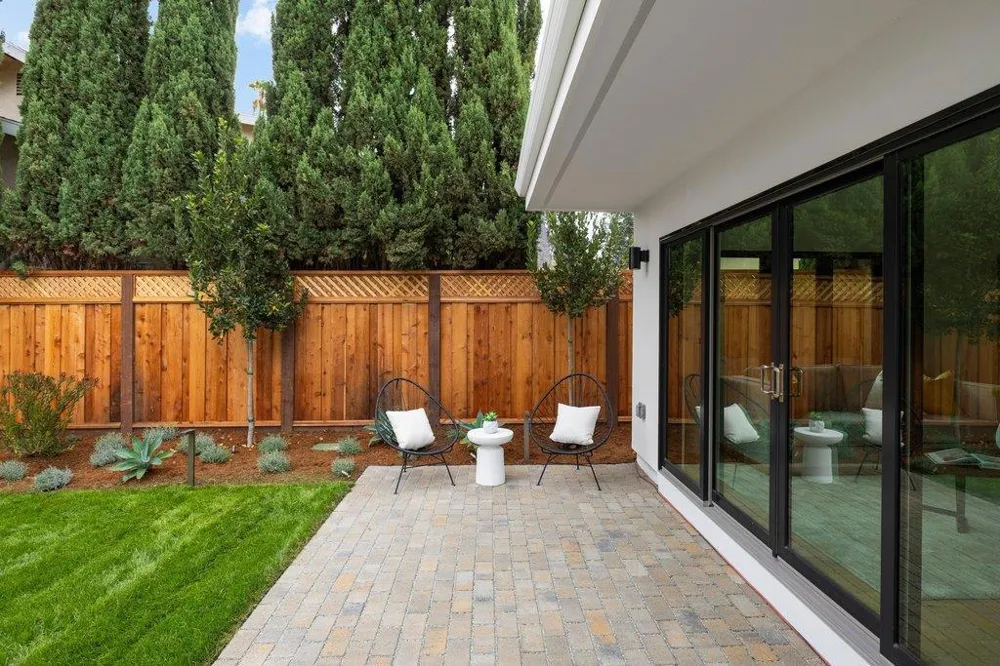 562 Palm Avenue Los Altos, CA 94022