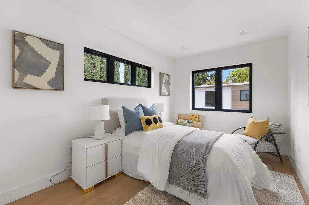562 Palm Avenue Los Altos, CA 94022