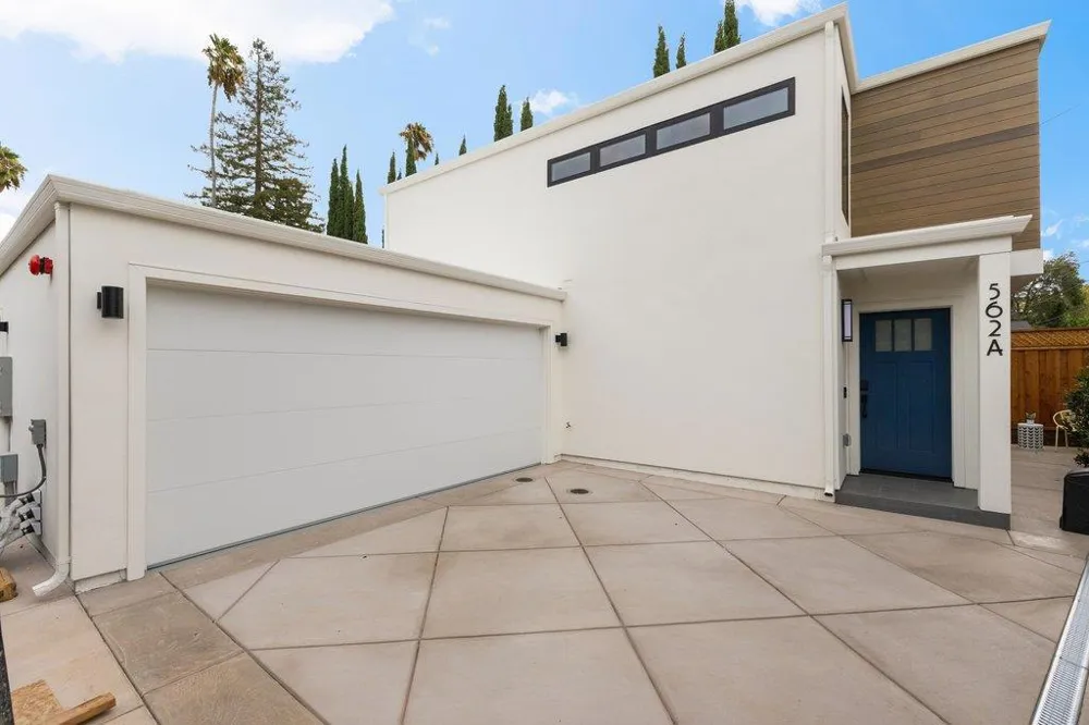 562 Palm Avenue Los Altos, CA 94022