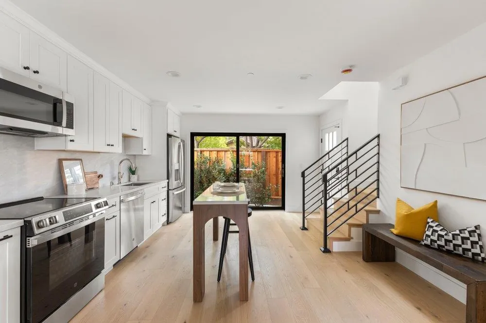 562 Palm Avenue Los Altos, CA 94022