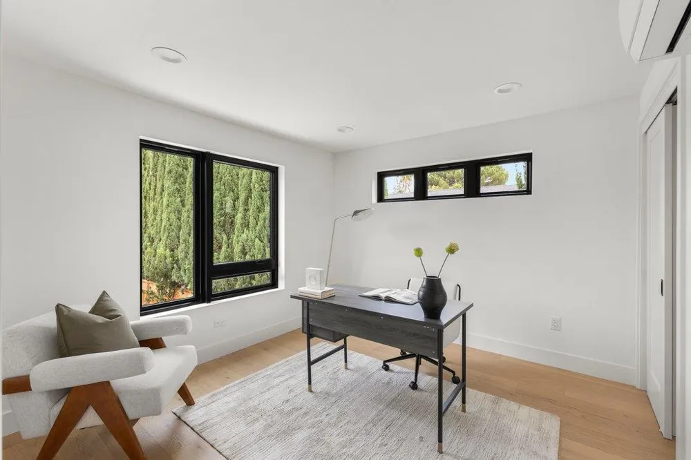 562 Palm Avenue Los Altos, CA 94022