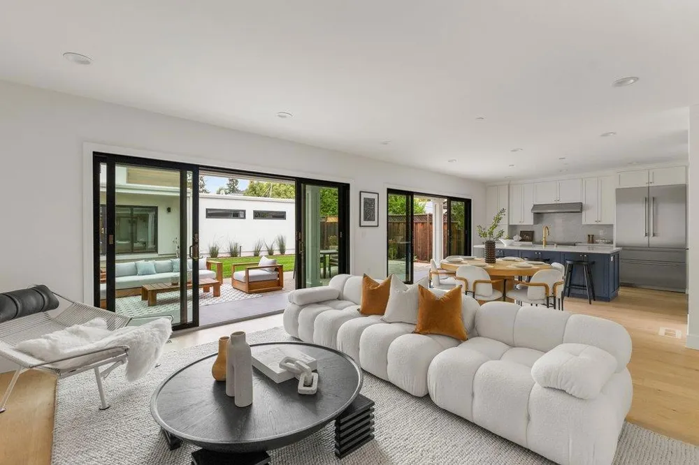 562 Palm Avenue Los Altos, CA 94022
