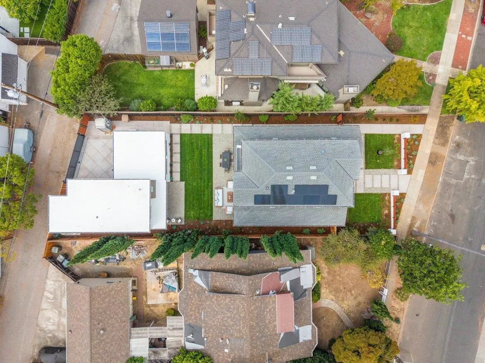 562 Palm Avenue Los Altos, CA 94022