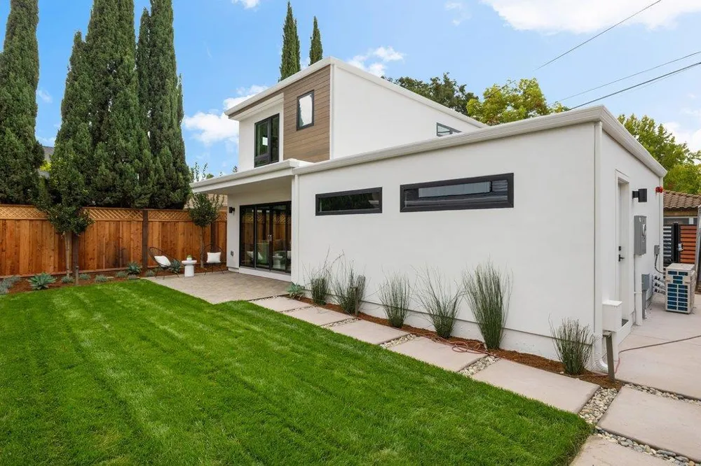 562 Palm Avenue Los Altos, CA 94022