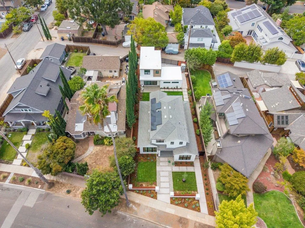 562 Palm Avenue Los Altos, CA 94022