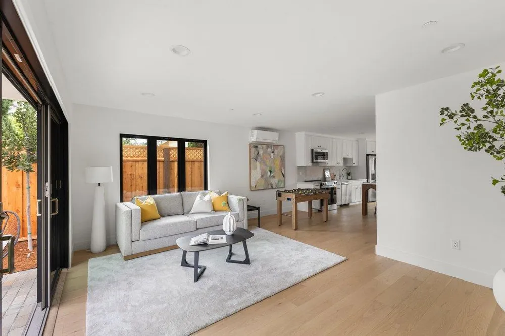562 Palm Avenue Los Altos, CA 94022