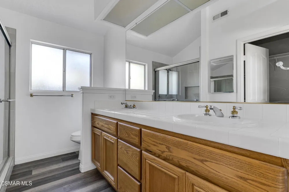 560 Timberwood Avenue Thousand Oaks, CA 91360
