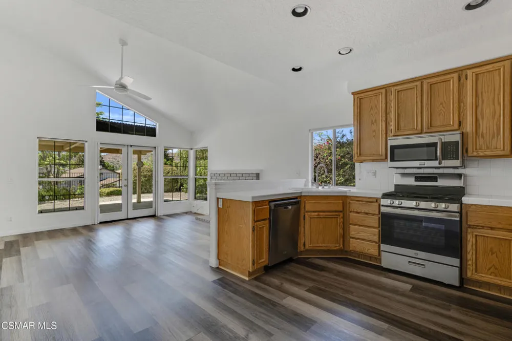 560 Timberwood Avenue Thousand Oaks, CA 91360