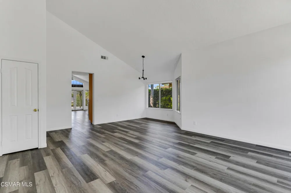 560 Timberwood Avenue Thousand Oaks, CA 91360