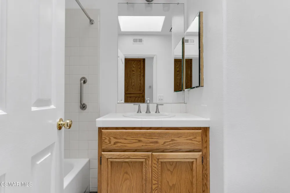 560 Timberwood Avenue Thousand Oaks, CA 91360