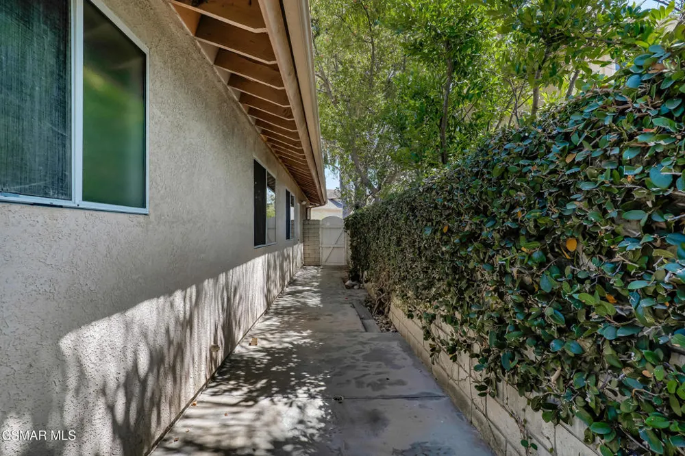 560 Timberwood Avenue Thousand Oaks, CA 91360