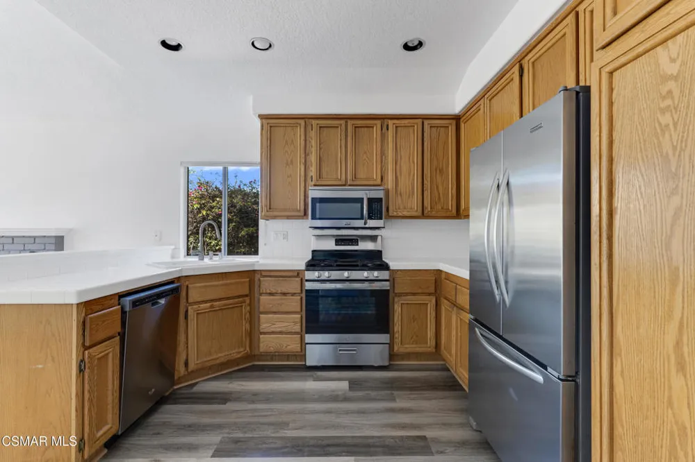 560 Timberwood Avenue Thousand Oaks, CA 91360