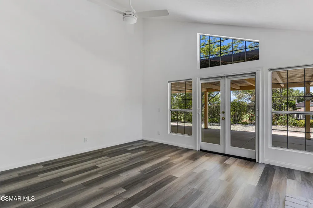 560 Timberwood Avenue Thousand Oaks, CA 91360