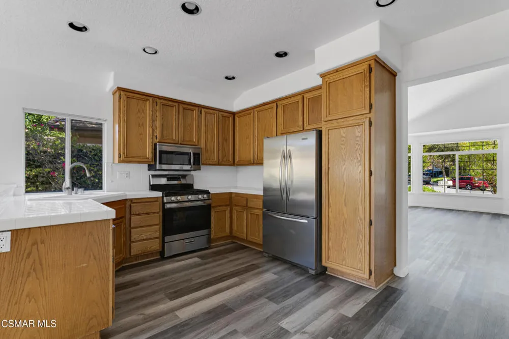 560 Timberwood Avenue Thousand Oaks, CA 91360