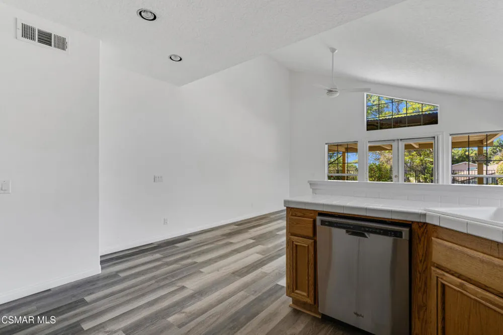 560 Timberwood Avenue Thousand Oaks, CA 91360