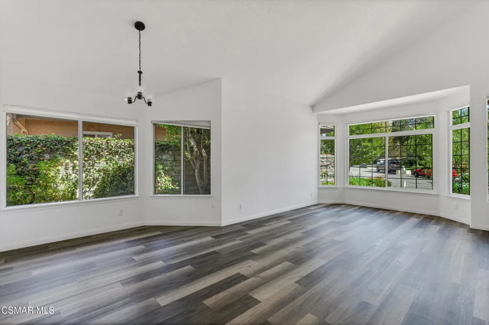 560 Timberwood Avenue Thousand Oaks, CA 91360