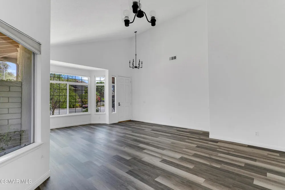 560 Timberwood Avenue Thousand Oaks, CA 91360