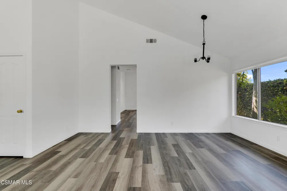 560 Timberwood Avenue Thousand Oaks, CA 91360