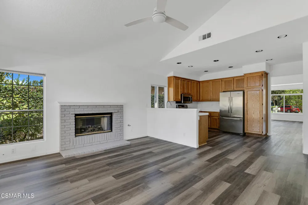 560 Timberwood Avenue Thousand Oaks, CA 91360