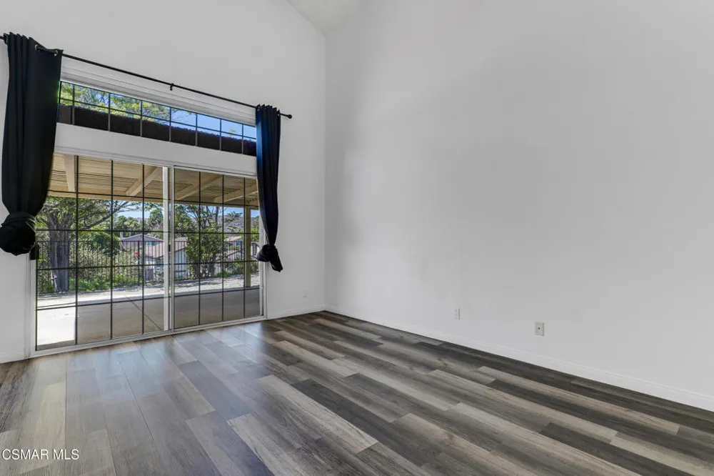 560 Timberwood Avenue Thousand Oaks, CA 91360