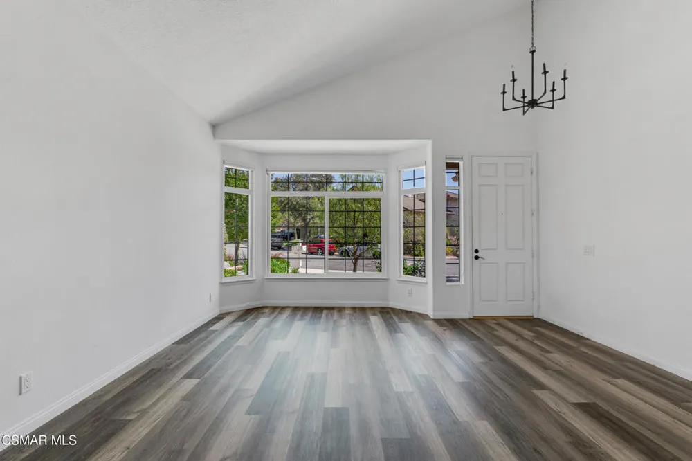 560 Timberwood Avenue Thousand Oaks, CA 91360