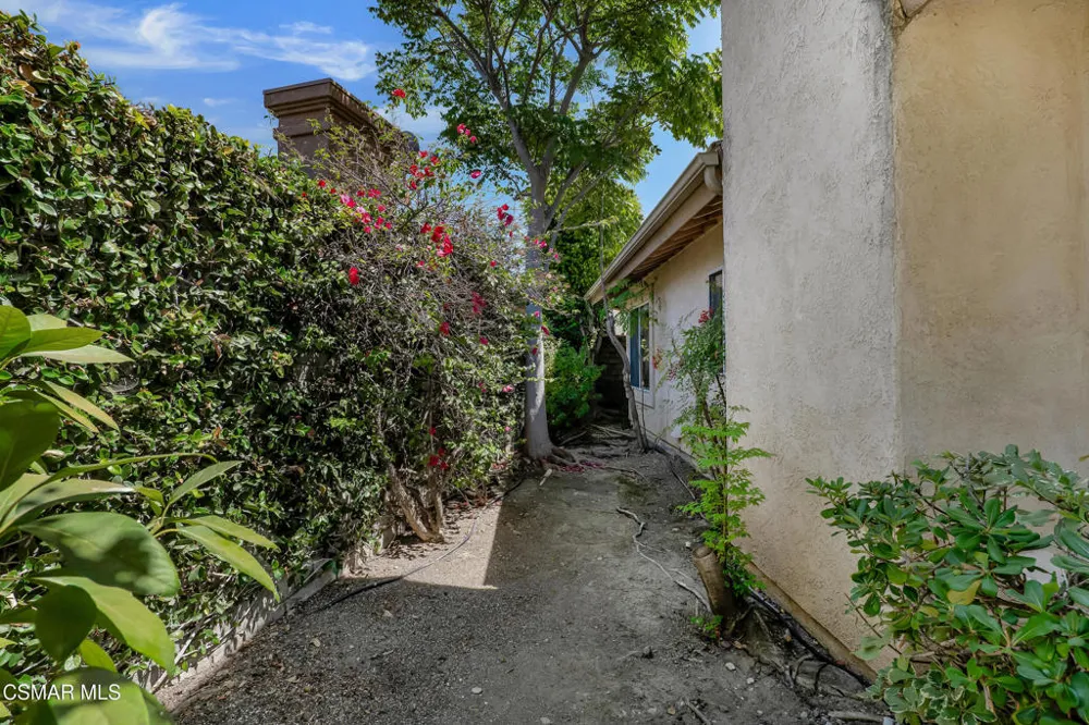 560 Timberwood Avenue Thousand Oaks, CA 91360