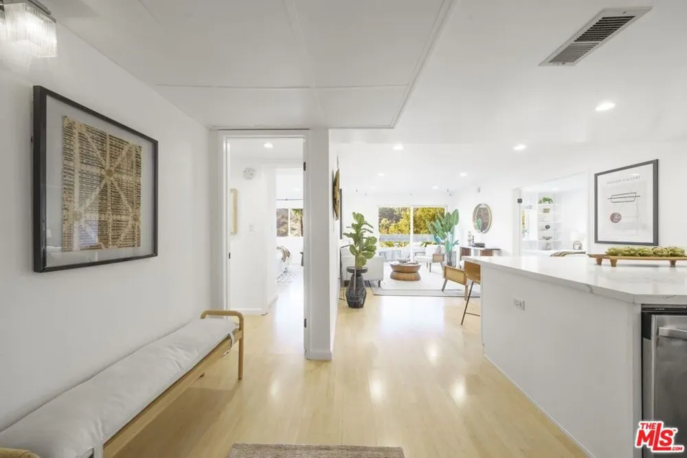 2700 E Cahuenga Boulevard #4121 Los Angeles, CA 90068