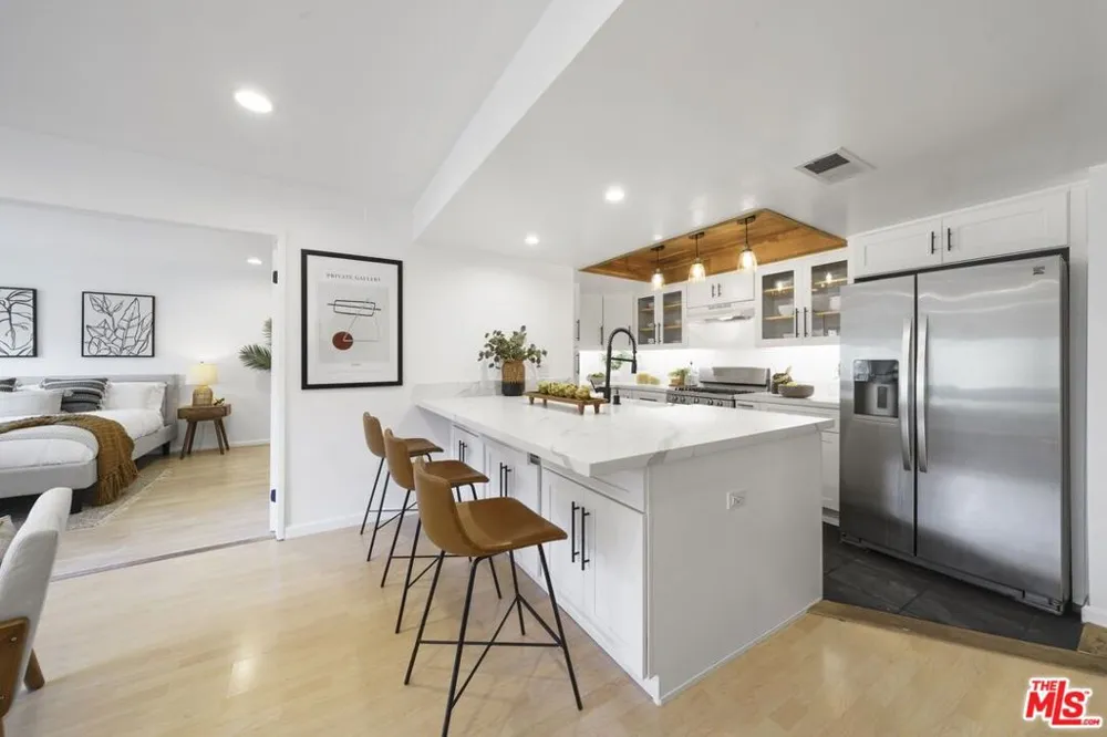 2700 E Cahuenga Boulevard #4121 Los Angeles, CA 90068